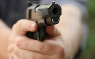 Cảnh sát truy bắt đối tượng dùng súng tự chế bắn người