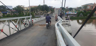 “Truy” trách nhiệm xe tải 31 tấn qua cầu 3,5 tấn làm biến dạng cầu