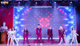 'Spotlight 2022 - The Treasure': Đêm nhạc ấn tượng chào tân sinh viên trường báo