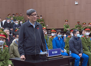 Vụ án Việt Á: Lời khai mâu thuẫn giữa cựu bộ trưởng và thư ký