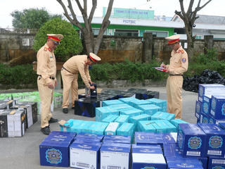 Hà Tĩnh: Phát hiện hơn 1.600 chai rượu ngoại không rõ nguồn gốc xuất xứ