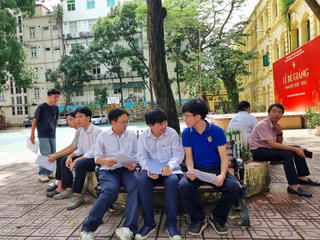 Bất cập tuyển sinh sớm