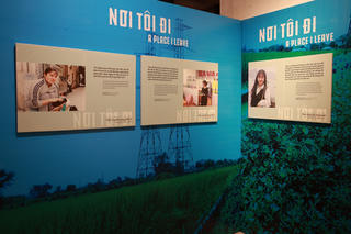 Triển lãm kể hành trình về những người phụ nữ di cư