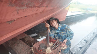 Thợ sửa tàu cá