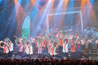 Lắng đọng cảm xúc chương trình nghệ thuật ‘Màu hoa đỏ’ lần thứ 16 năm 2023