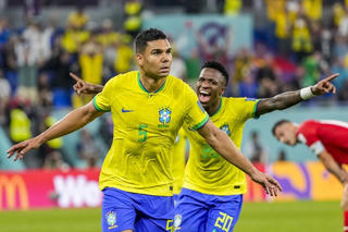 Người hâm mộ không tiếc lời khen trước siêu phẩm của Casemiro