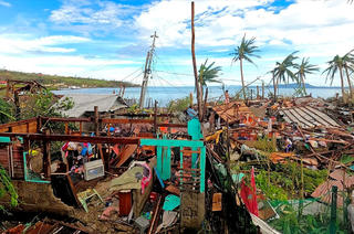 Khi mùa bão đến gần