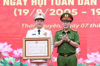 Giám đốc CA tỉnh Thái Nguyên được nhận Huân chương Bảo vệ Tổ quốc