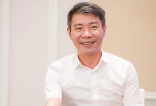 Sức khỏe tiến triển tốt, NSND Công Lý đi diễn trở lại