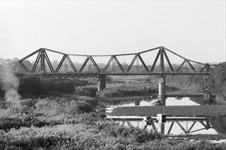 Cuộc sống dưới cầu Long Biên