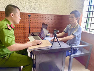 Khởi tố kẻ đặt camera ở nhà nghỉ để ‘tống tiền’