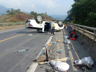 Xe ô tô tự gây tai nạn trên cao tốc La Sơn - Tuý Loan, 2 người bị thương