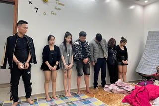 8 thanh niên nam nữ rủ nhau sử dụng ma túy ngay tại nhà