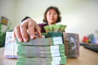 Lãi suất lên cao, nhà đầu tư nên cẩn trọng
