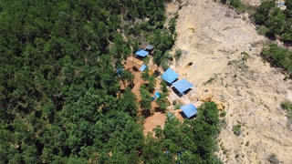 [Ảnh]: Mỏ vàng Bồng Miêu tái diễn nạn khai thác vàng trái phép