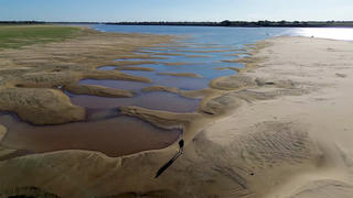 Ngư dân và nông dân bất đồng vì hạn hán