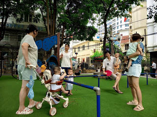 Tình làng, nghĩa xóm trong cơn lốc đô thị - Bài 2: Thắp lửa tình thân giữa tầng cao đô thị