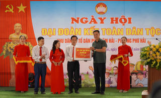 Tân Bí thư Tỉnh ủy Quảng Bình dự Ngày hội Đại đoàn kết tổ dân phố Diêm Hải