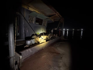 Hà Nội: Bắt giữ 1 tàu khai thác cát trái phép trên Sông Hồng