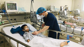 Nắng nóng, nhiều người phải nhập viện