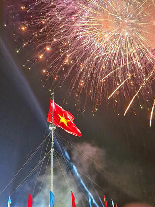 Cầu truyền hình ‘Vang mãi khúc khải hoàn’ bên dòng sông Bến Hải