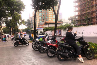 Gỡ vướng thu phí vỉa hè