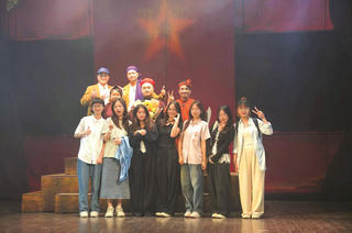 Khi gen Z ‘dịch’ tuồng