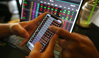 Cổ phiếu 'họ' FLC tăng kịch trần trong phiên cuối cùng trước khi bị đình chỉ giao dịch