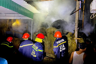 Hà Tĩnh: Khống chế thành công đám cháy trong đêm