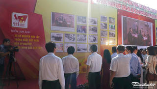 Hàng trăm ảnh, tư liệu tại triển lãm 'Từ kỷ nguyên độc lập, thống nhất đất nước đến kỷ nguyên vươn mình của dân tộc'