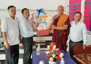 An Giang: Mặt trận thăm và chúc tết Chôl Chnăm Thmây