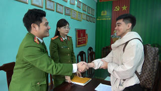 Nhận chuyển khoản nhầm số tiền lớn, nam thanh niên đến Công an trình báo