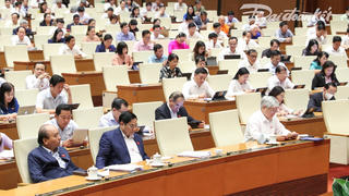 Không được ngăn chặn, cản trở việc phổ biến, sử dụng Quốc kỳ, Quốc huy, Quốc ca