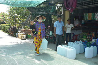 Hạn mặn vẫn khốc liệt