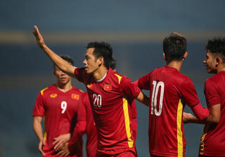 Sự trở lại của những tiền đạo 'kỳ cựu'