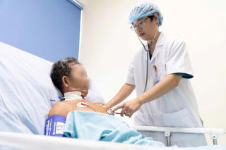 TP Đà Nẵng: Cấp cứu thành công người đàn ông bị ong đốt nguy kịch