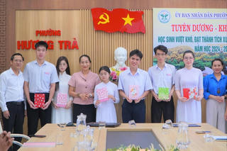 Đà Nẵng: Trao thưởng học sinh đạt kết quả cao kỳ thi tốt nghiệp THPT năm 2025