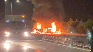 TP Hồ Chí Minh: Va chạm giao thông, 1 xe bốc cháy, 2 người tử vong