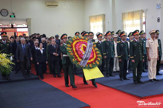 Quảng Ngãi: Đông đảo người dân bày tỏ tiếc thương nguyên Chủ tịch nước Trần Đức Lương