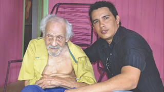 Cụ ông 100 tuổi sinh thêm con gái