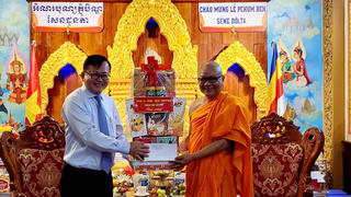 Lãnh đạo thành phố Cần Thơ thăm, chúc mừng nhân dịp lễ Sêne Đôlta 