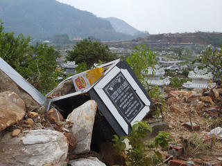 Bí thư Thành ủy Đà Nẵng thị sát khu vực 610 ngôi mộ bị sạt lở vùi lấp 