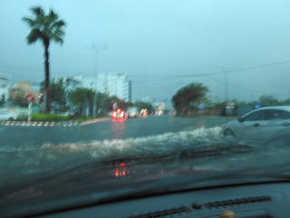 Hàng loạt tuyến đường trung tâm Đà Nẵng ngập do mưa lớn