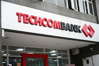 Các con của Chủ tịch Techcombank Hồ Hùng Anh chi hàng nghìn tỷ để mua cổ phiếu TCB