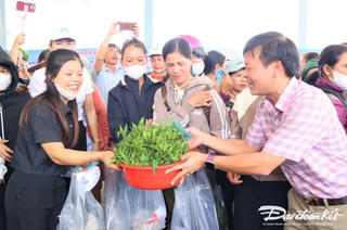 Quảng Ngãi: Phiên chợ 0 đồng - món quà ý nghĩa với bà con có hoàn cảnh khó khăn