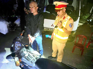 Tạm giữ đối tượng nghi vận chuyển ma túy trên QL 9