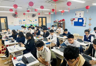 Phí giữ chỗ trường tư cao ngất ngưởng