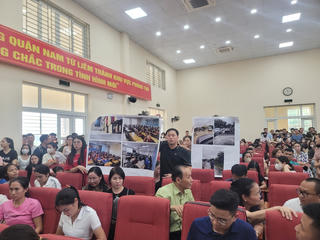 Vụ phụ huynh 'vây' trường tại Hà Nội: Phó Chủ tịch UBND quận hẹn đến ngày 27/8 mới có câu trả lời