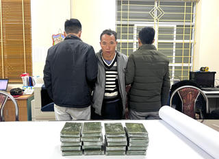 Lào Cai: Triệt phá đường dây ma túy xuyên quốc gia, thu giữ 20 bánh heroin