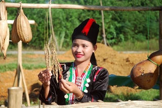 Bảo tồn, phát huy trang phục truyền thống của dân tộc Khơ Mú, tỉnh Điện Biên gắn với xây dựng nông thôn mới